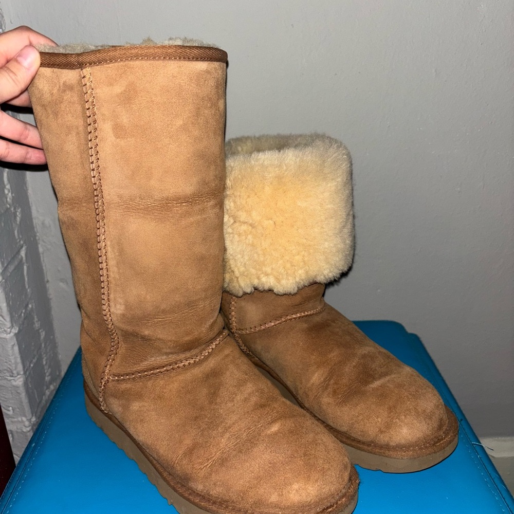 UGG Tan Boots with Cream Sheepskin Lining - Picture 4 of 5